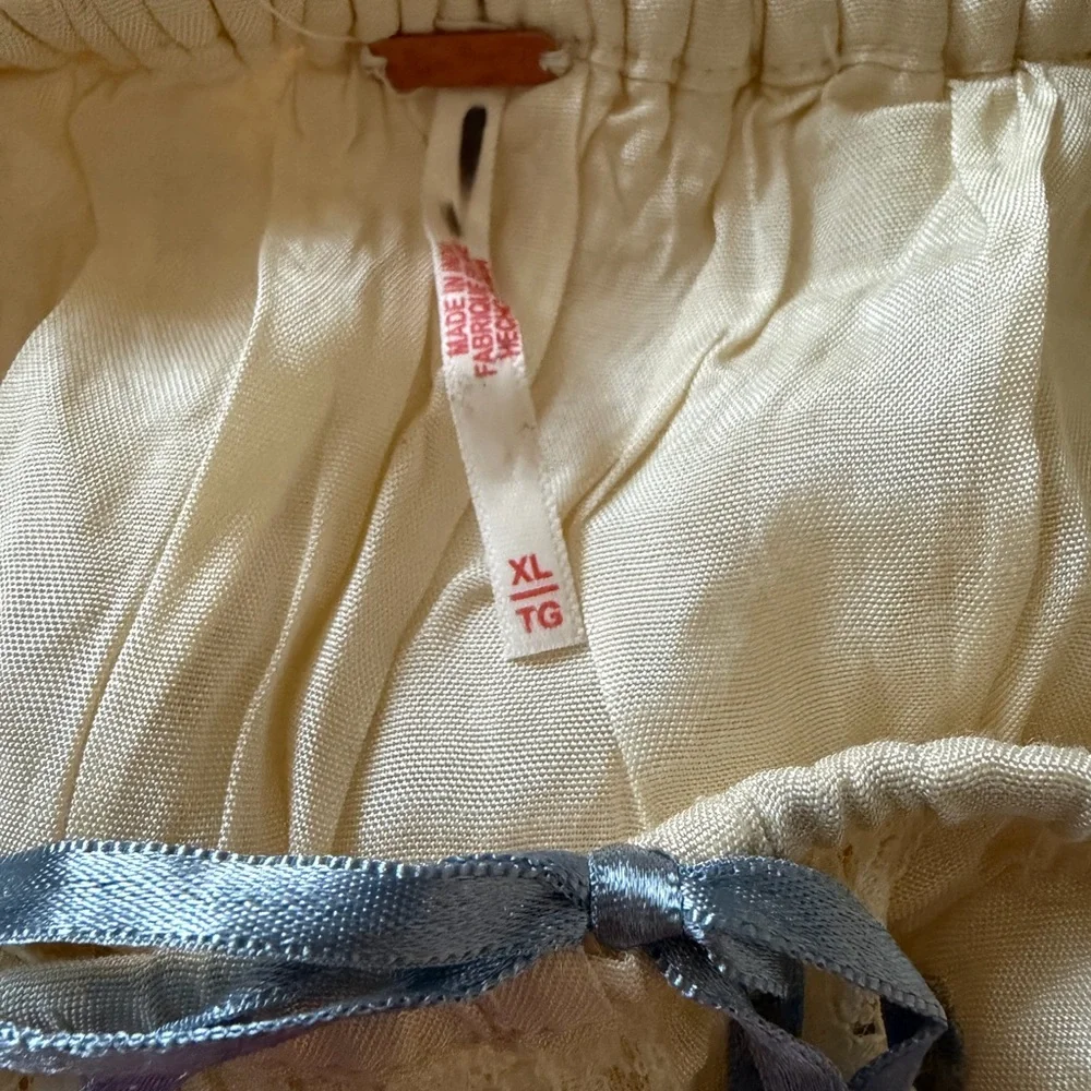 NWOT Tailia embroidered tube top by Free People in size XL